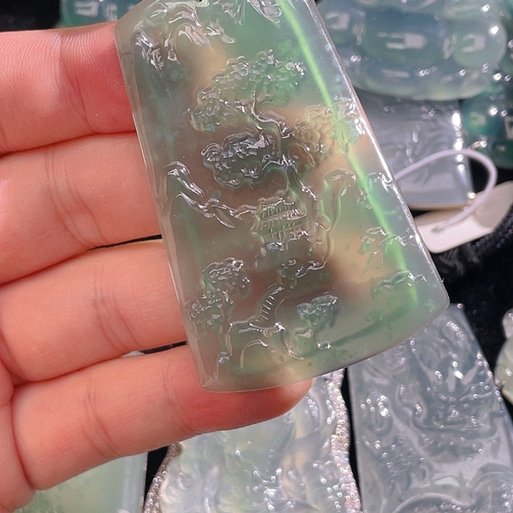 翡翠颈饰未镶嵌47，