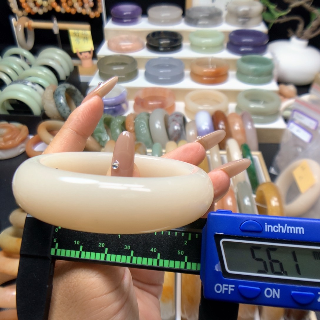 石英岩玉手镯未镶嵌