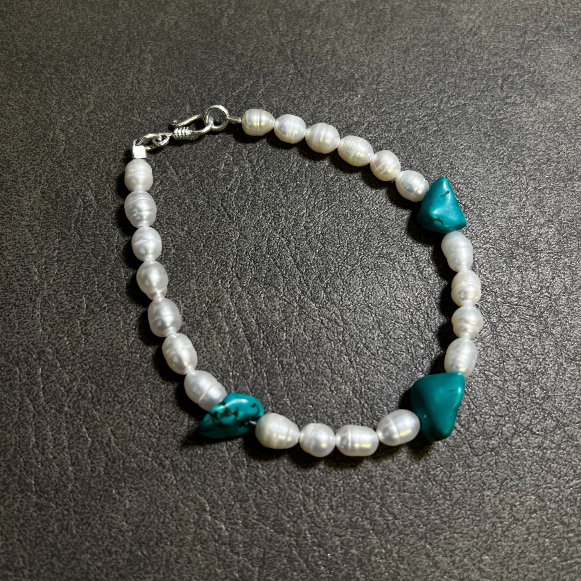 手链 白色珠子+三颗绿珠子手链