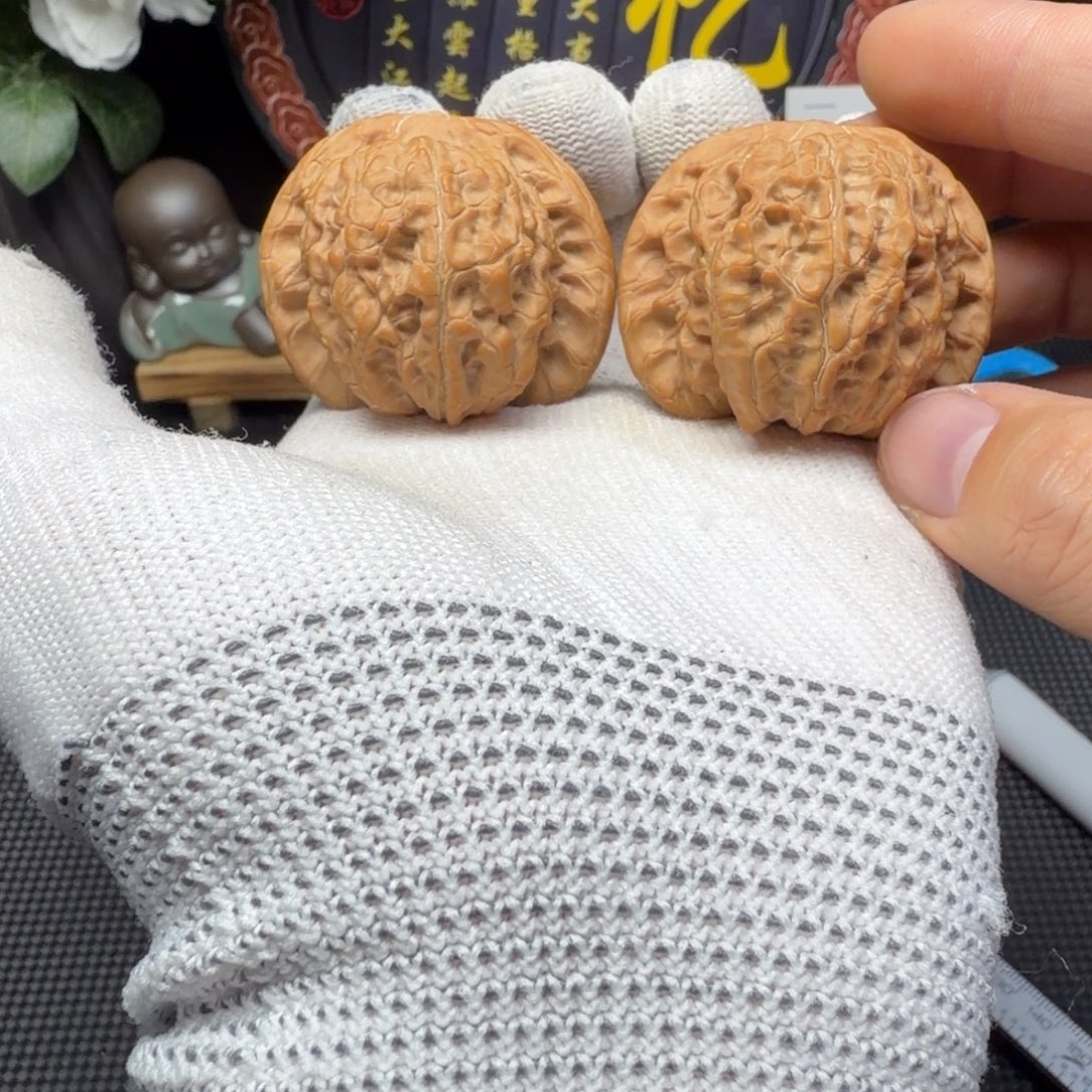 晚***赫文玩核桃吊坠血麒麟