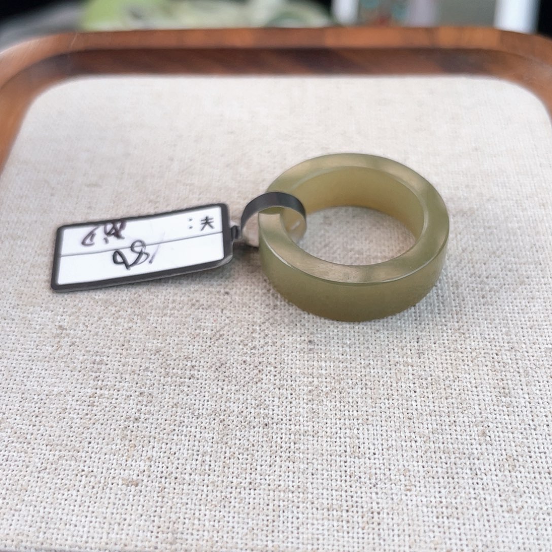 和田玉未镶嵌戒指U39菠菜绿直切18.3不退换