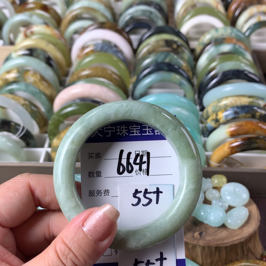 蛇纹石玉手镯未镶嵌6641