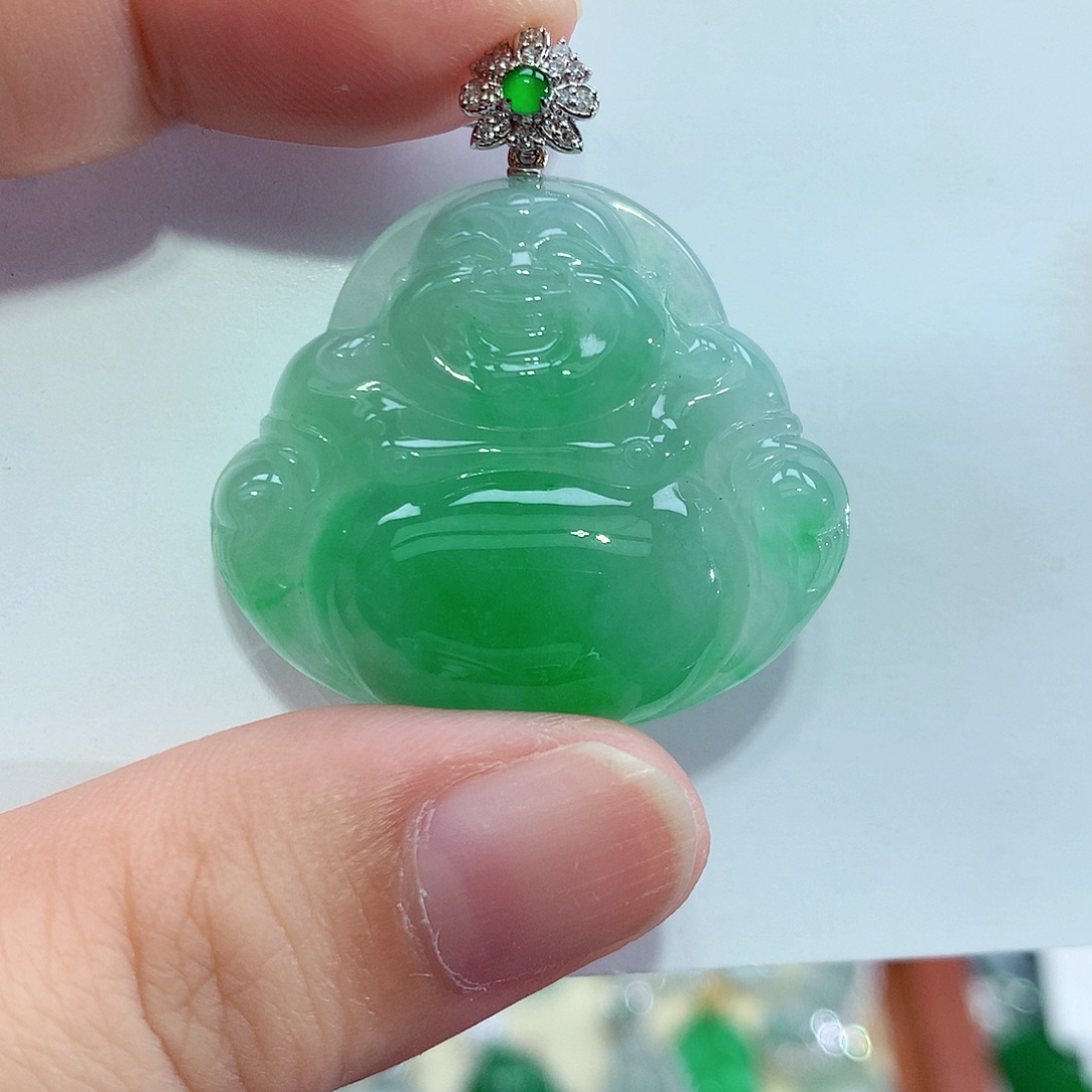 颈饰18K金镶嵌翡翠佛