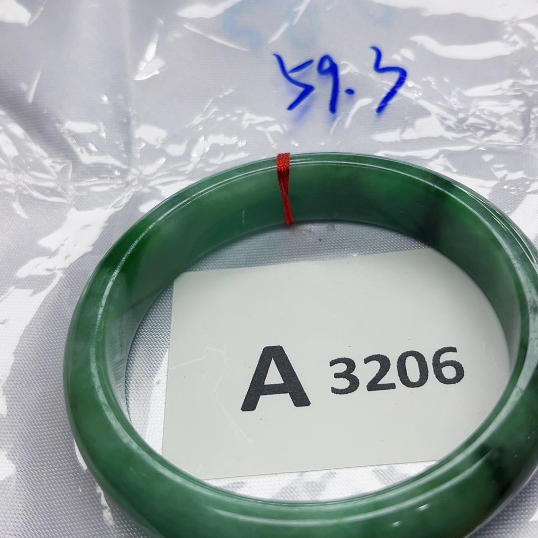 翡翠手镯未镶嵌多样性