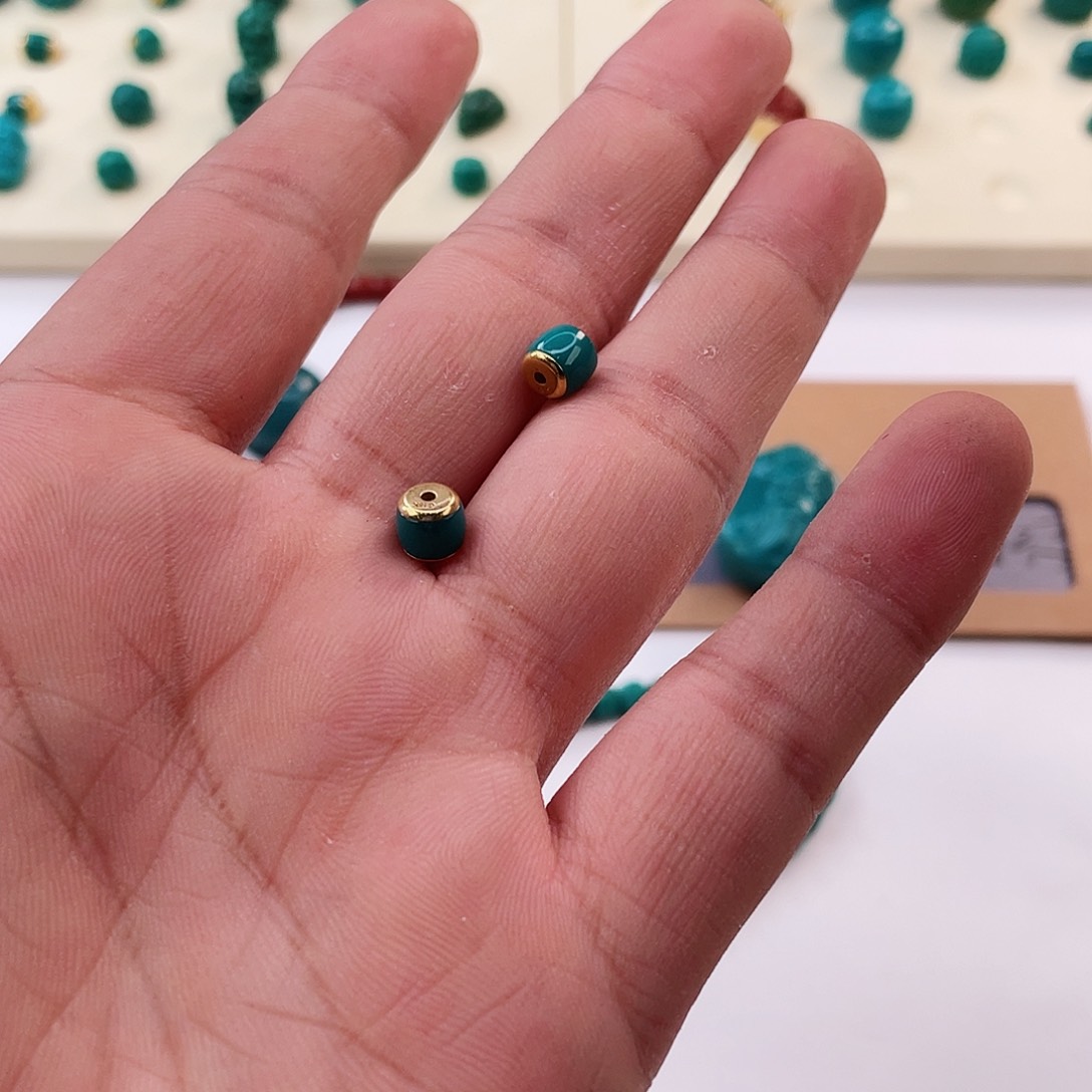 绿松石颈饰未镶嵌