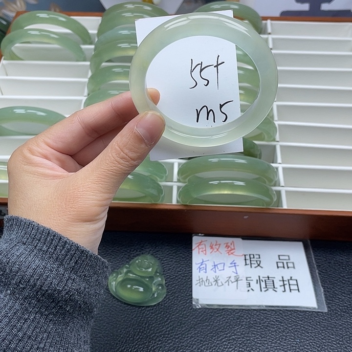 蛇纹石玉未镶嵌手镯