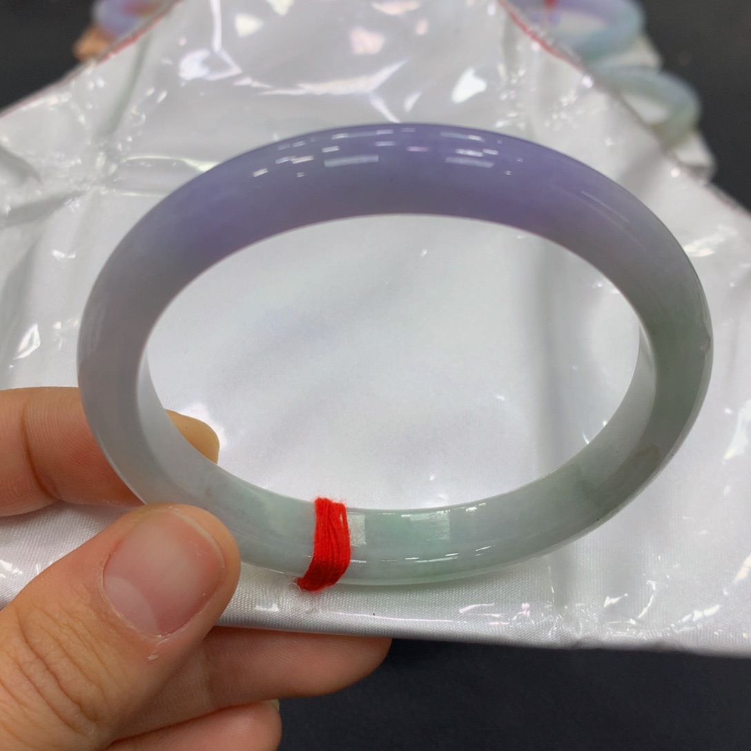 翡翠手镯未镶嵌翡翠