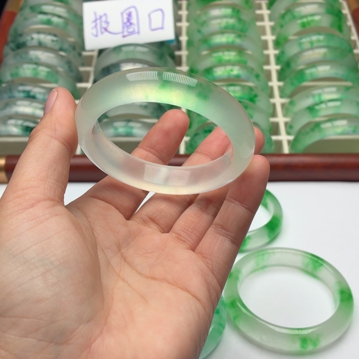 不****石英质玉未镶嵌手镯