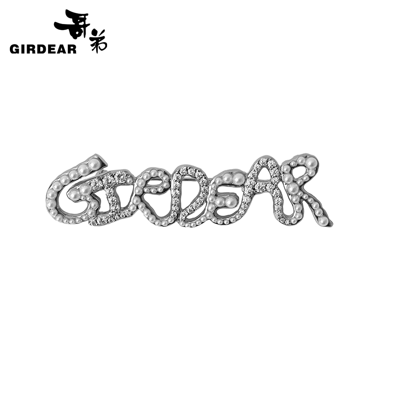 不锈钢锆石胸针 哥弟新款时尚精致百搭GIRDEAR字母胸针配饰190020