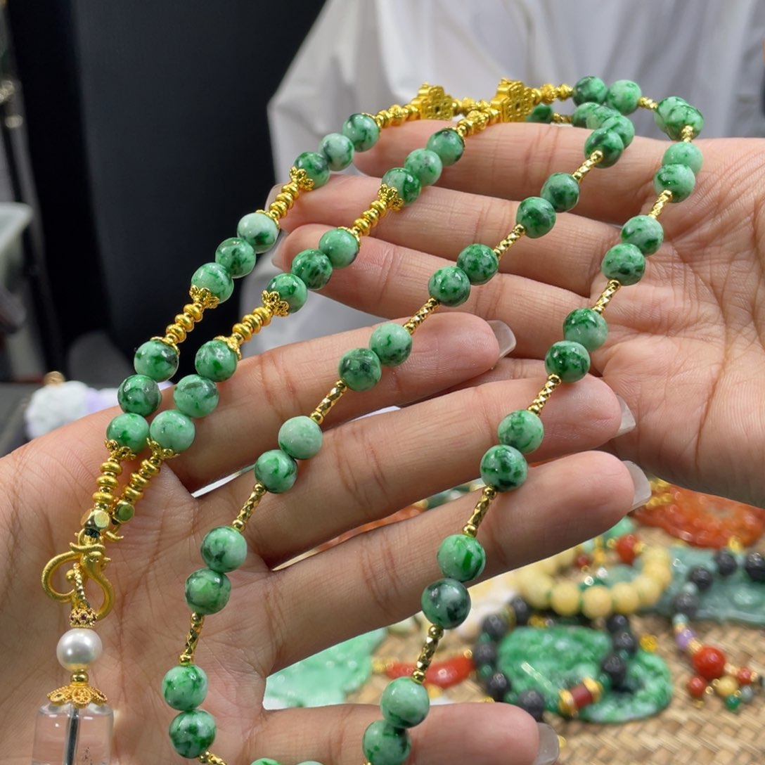 翡翠颈饰未镶嵌酒*代编织