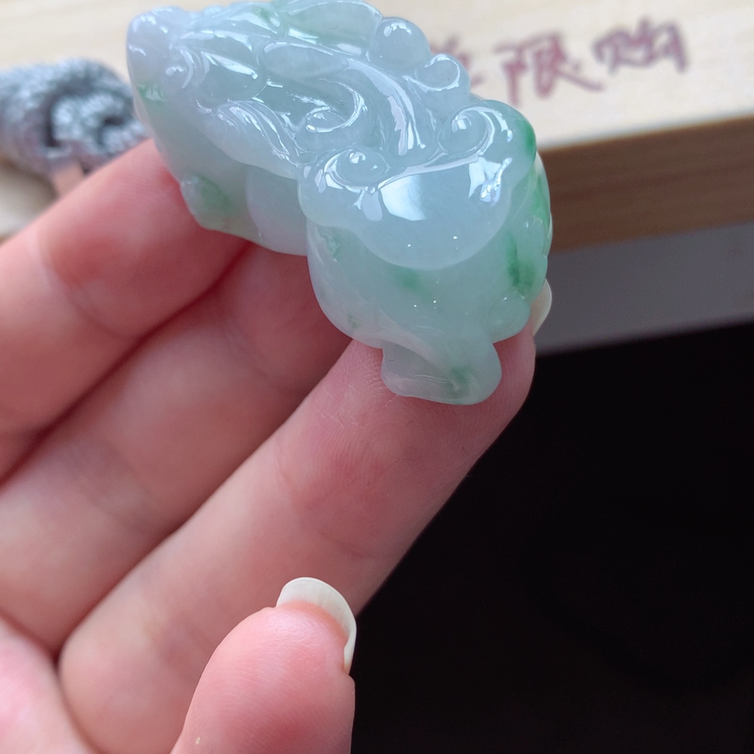 翡翠颈饰未镶嵌吊坠