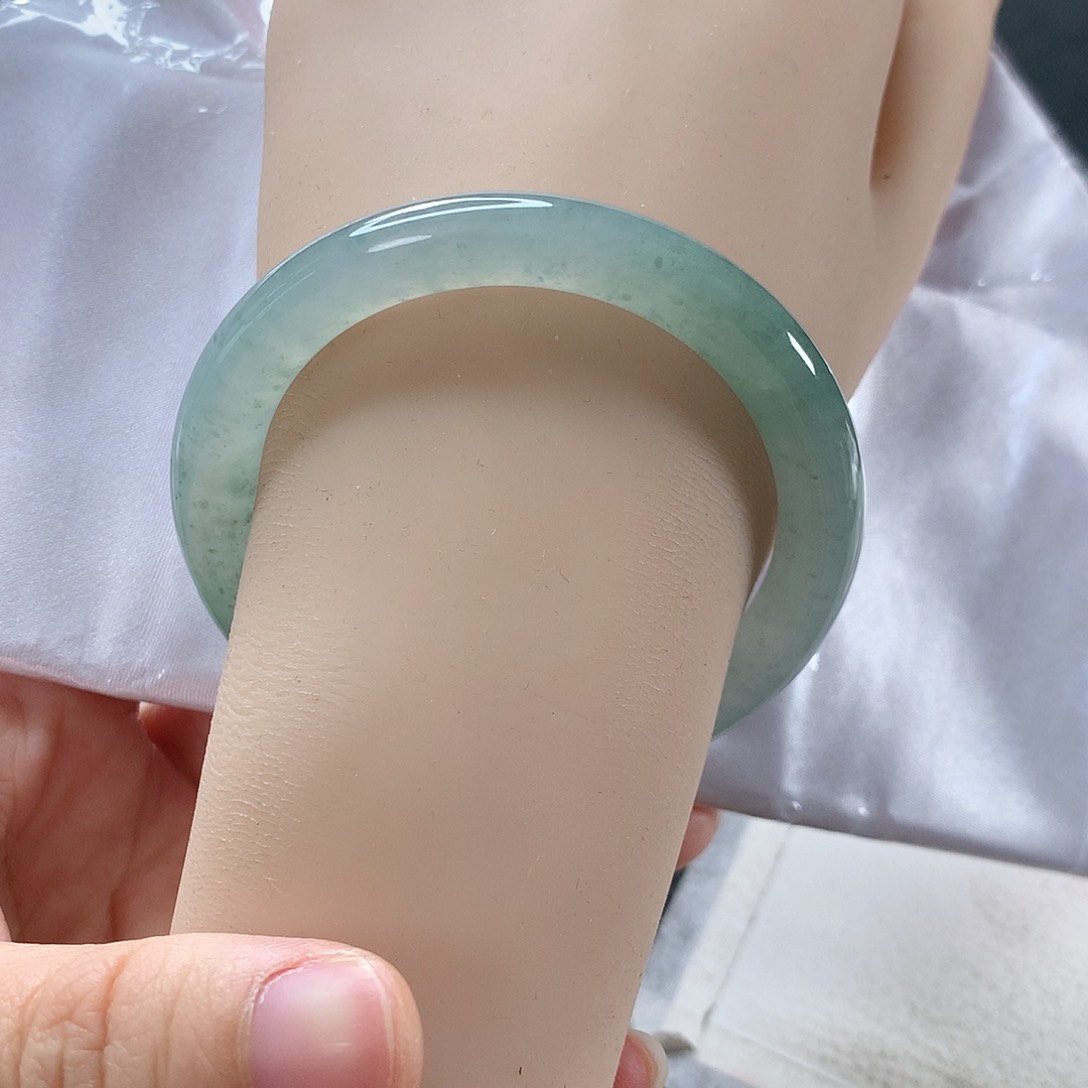 翡翠手镯未镶嵌①①⑨