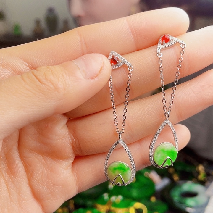 翡翠未镶嵌颈饰多样性