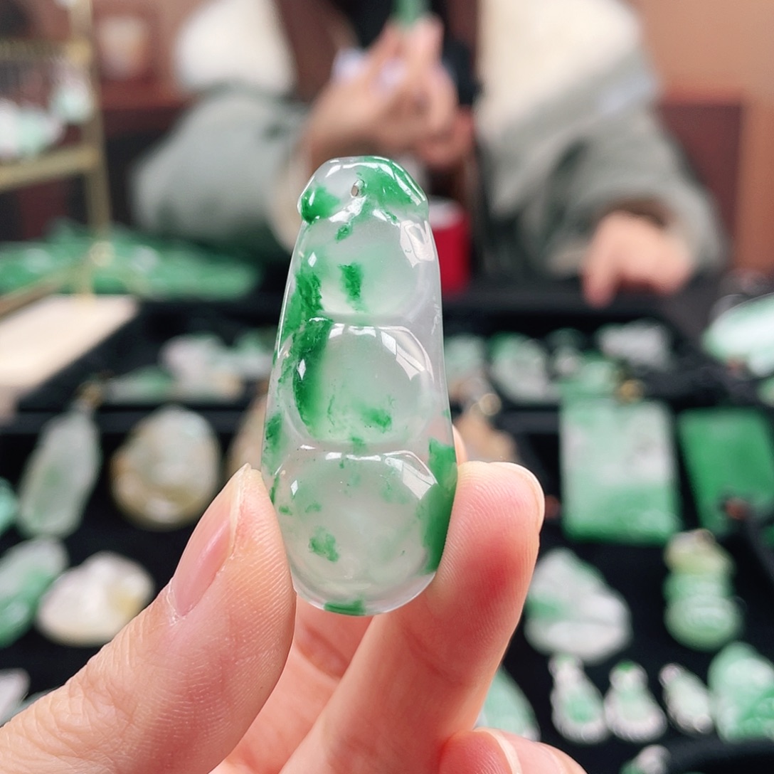 l****石英质玉未镶嵌吊坠(不含链)