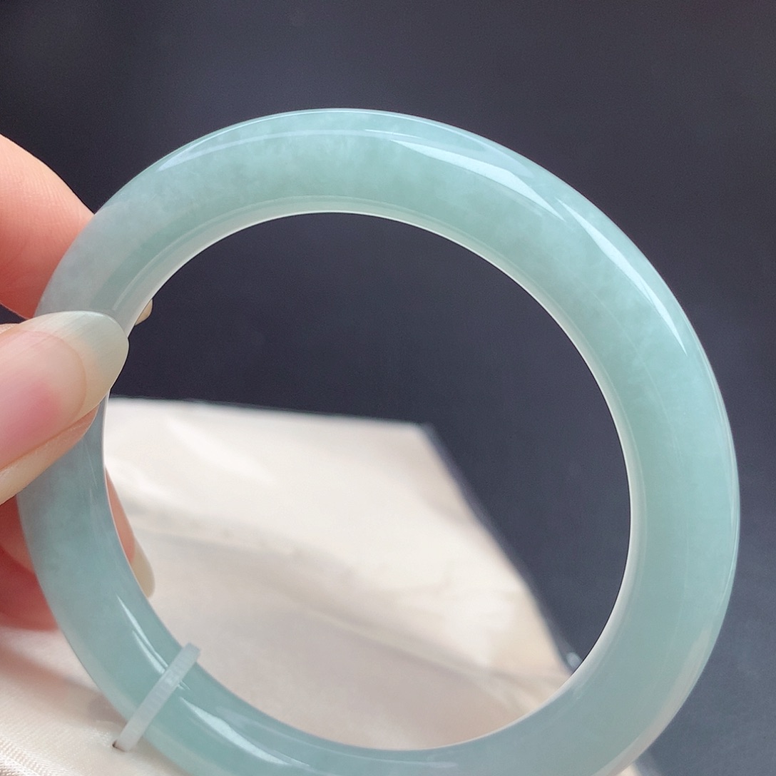 翡翠未镶嵌手镯（圆镯）56.7圈口