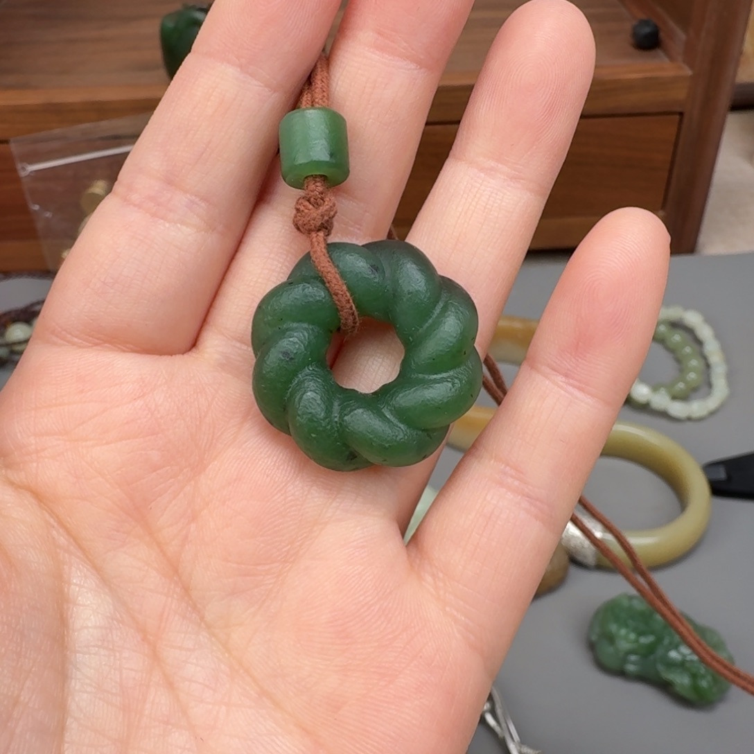 和田玉未镶嵌颈饰