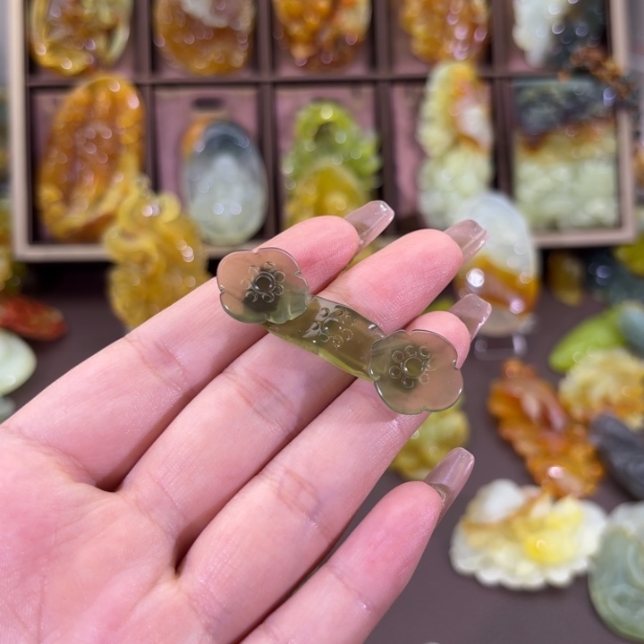 未镶嵌蛇纹石玉颈饰宝*