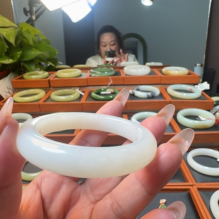 和田玉未镶嵌手镯