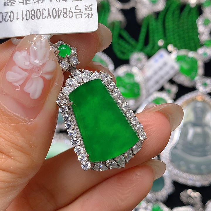 翡翠颈饰未镶嵌翡翠