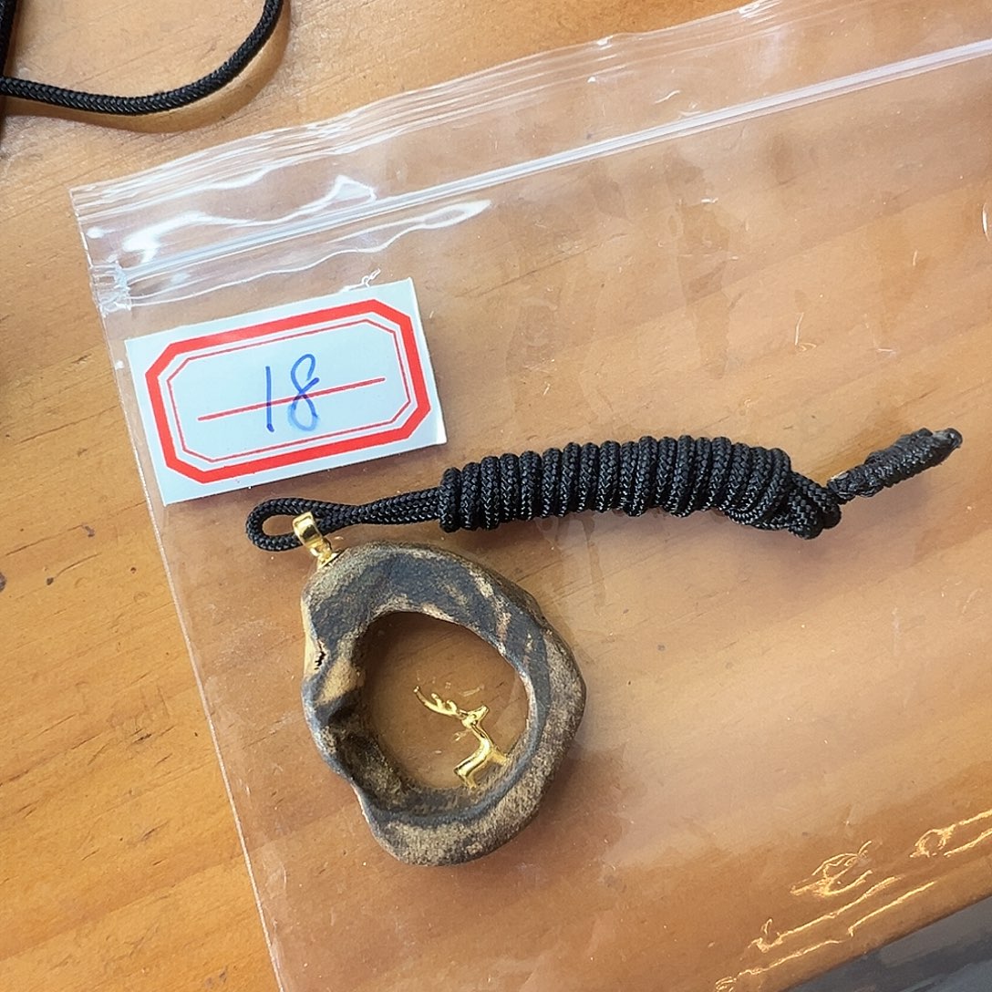 V****沉香沉香碎屑18心中佛