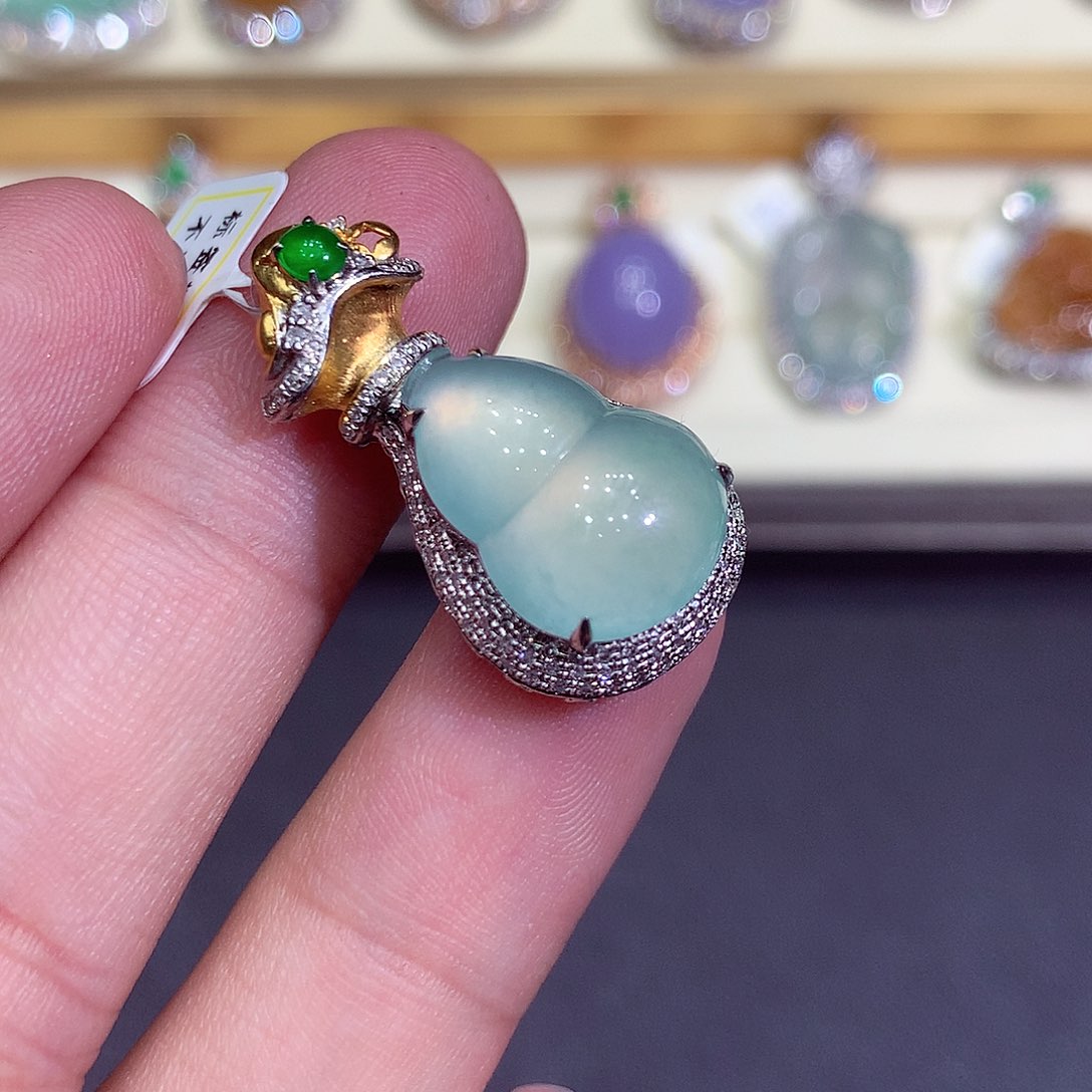 翡翠吊坠(不含链)18K金镶嵌