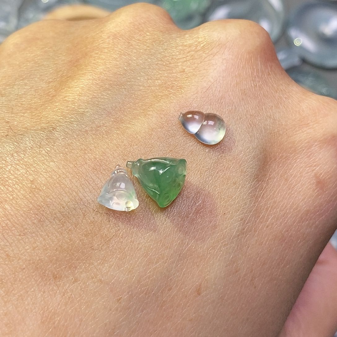 翡翠颈饰未镶嵌半****哒翡翠