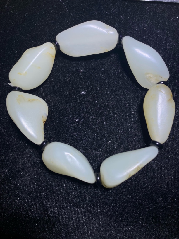 新疆和田玉手串97.8克