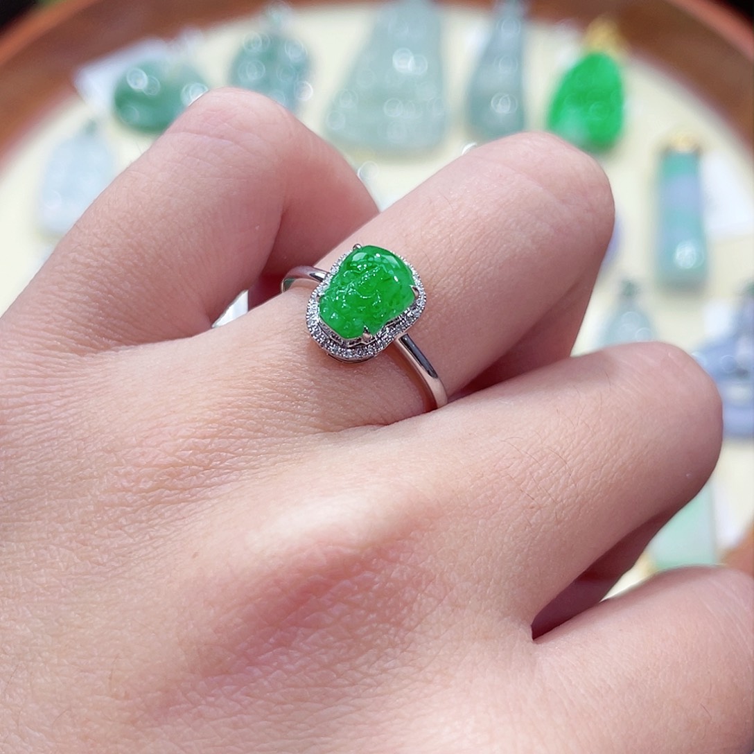 翡翠吊坠(不含链)18K金镶嵌