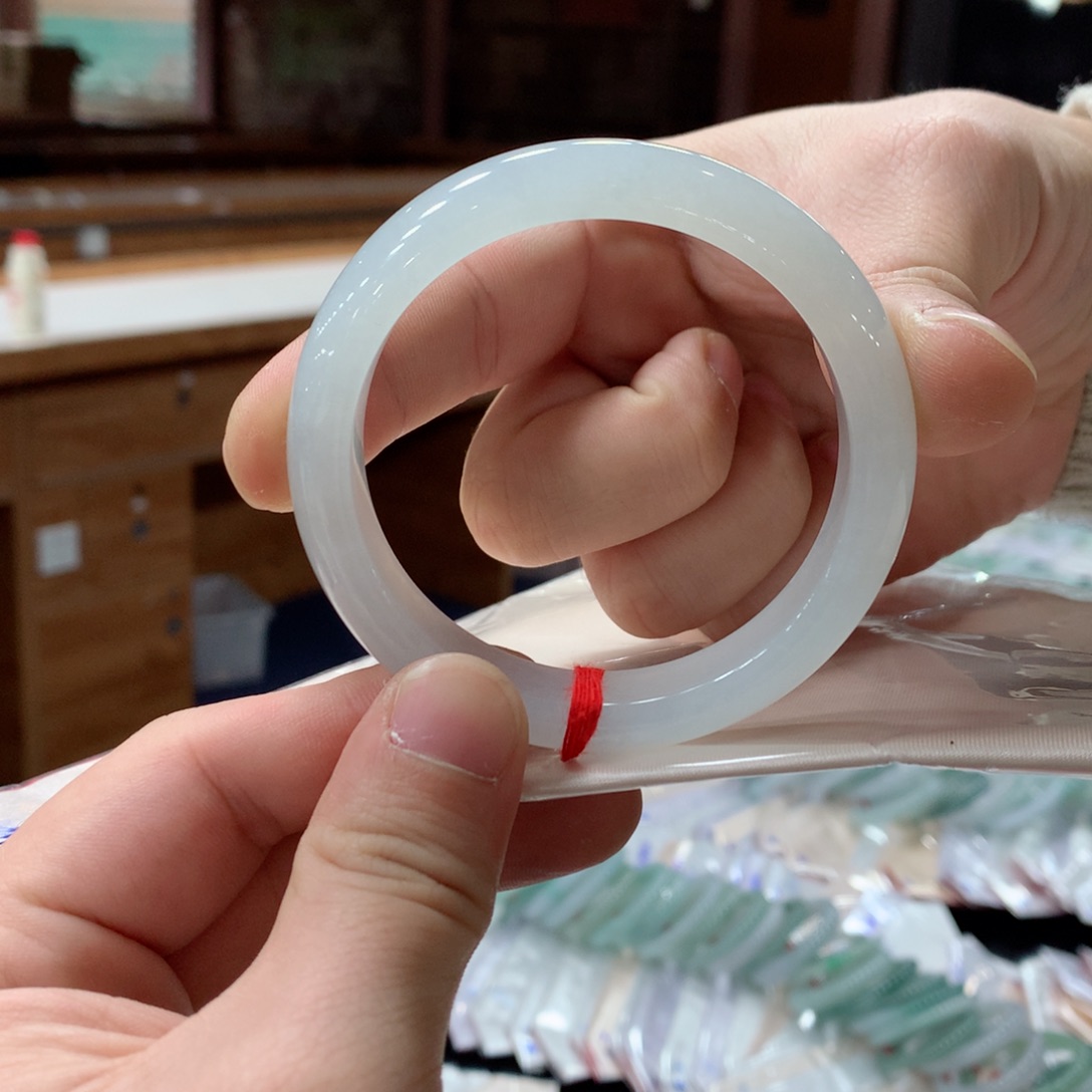 翡翠手镯未镶嵌老****i买断