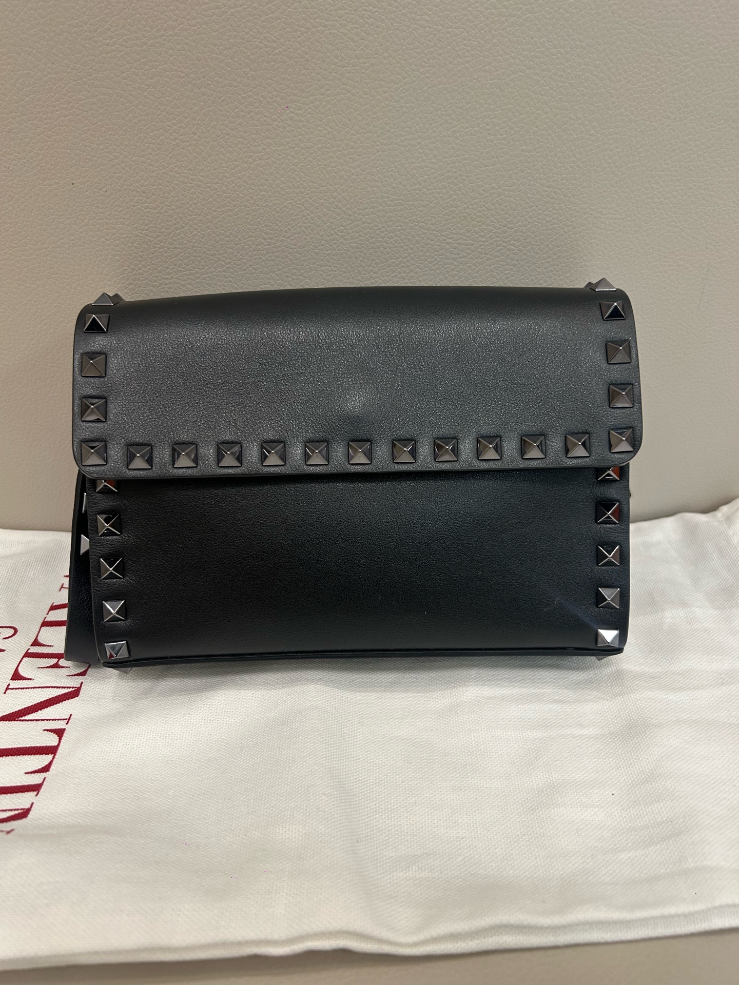 95新 Valentino/华伦天奴 Valentino 黑色铆钉单肩包M6992