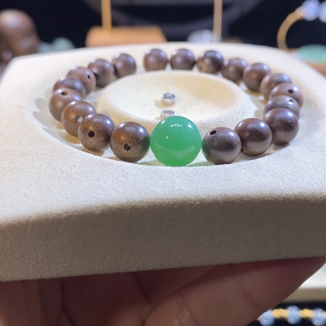 错***吃翡翠未镶嵌吊坠(不含链)翡翠豆阳绿手串