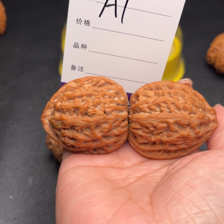 W***W桃核把件42红锦鲤