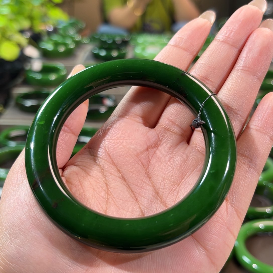 未镶嵌手镯（圆镯）和田玉（碧玉）5657