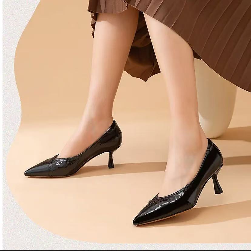 C5732 黑色  时尚细跟尖头2025新款气质软底浅口单鞋