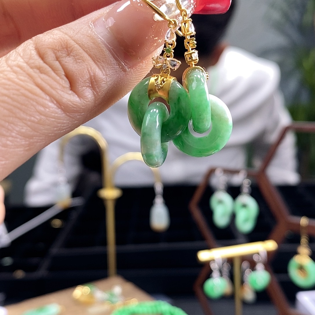 翡翠耳饰18K金镶嵌翡翠