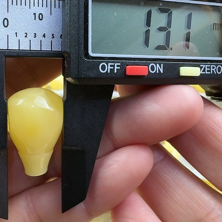 蜜蜡未镶嵌裸石18杂