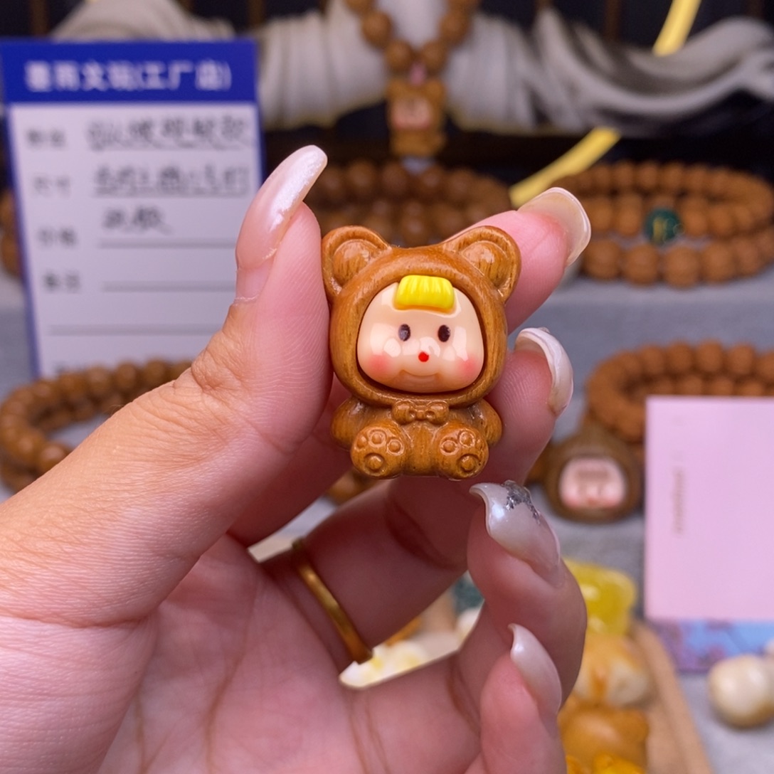 钱***儿非金属皮质配饰一个
