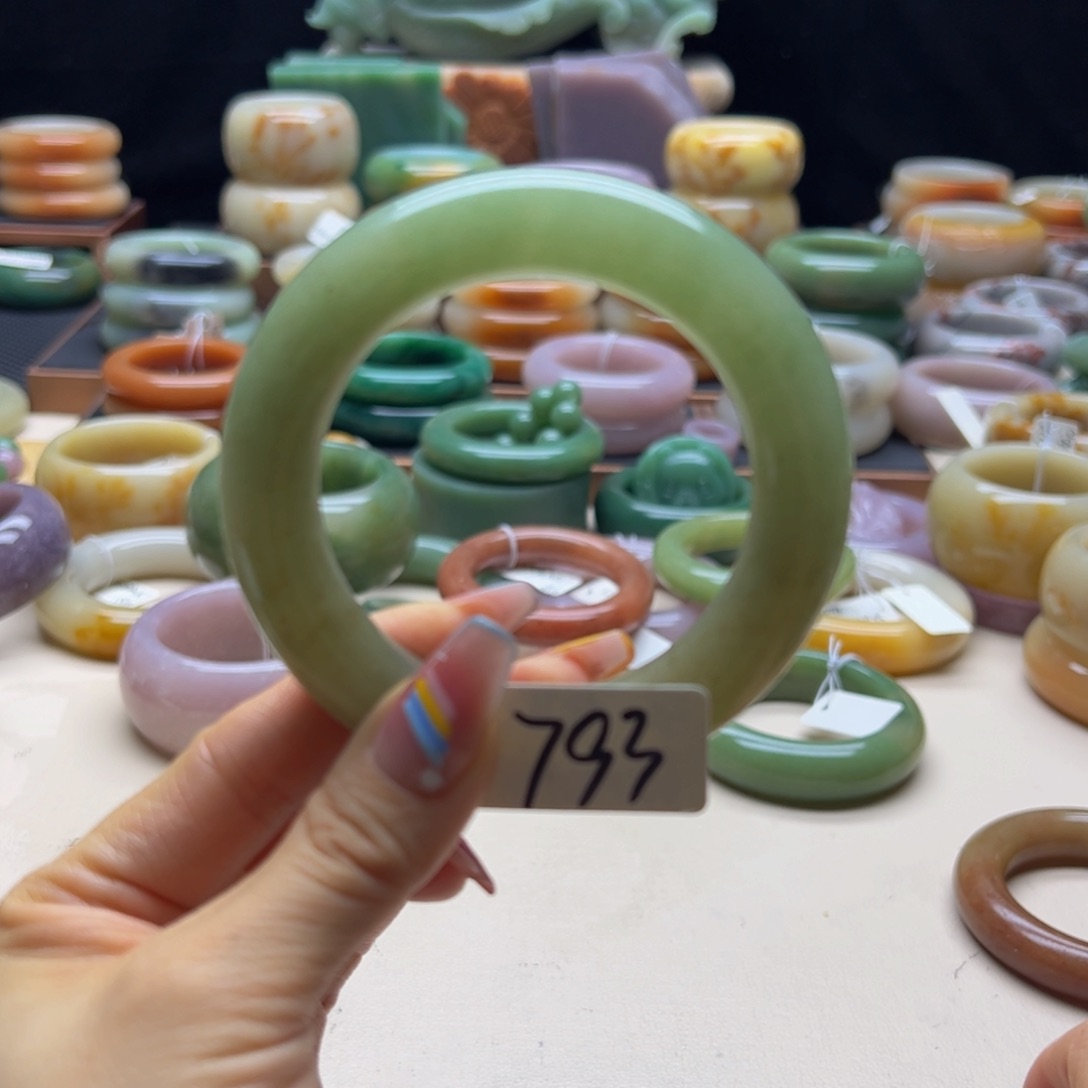 石英质玉未镶嵌手镯