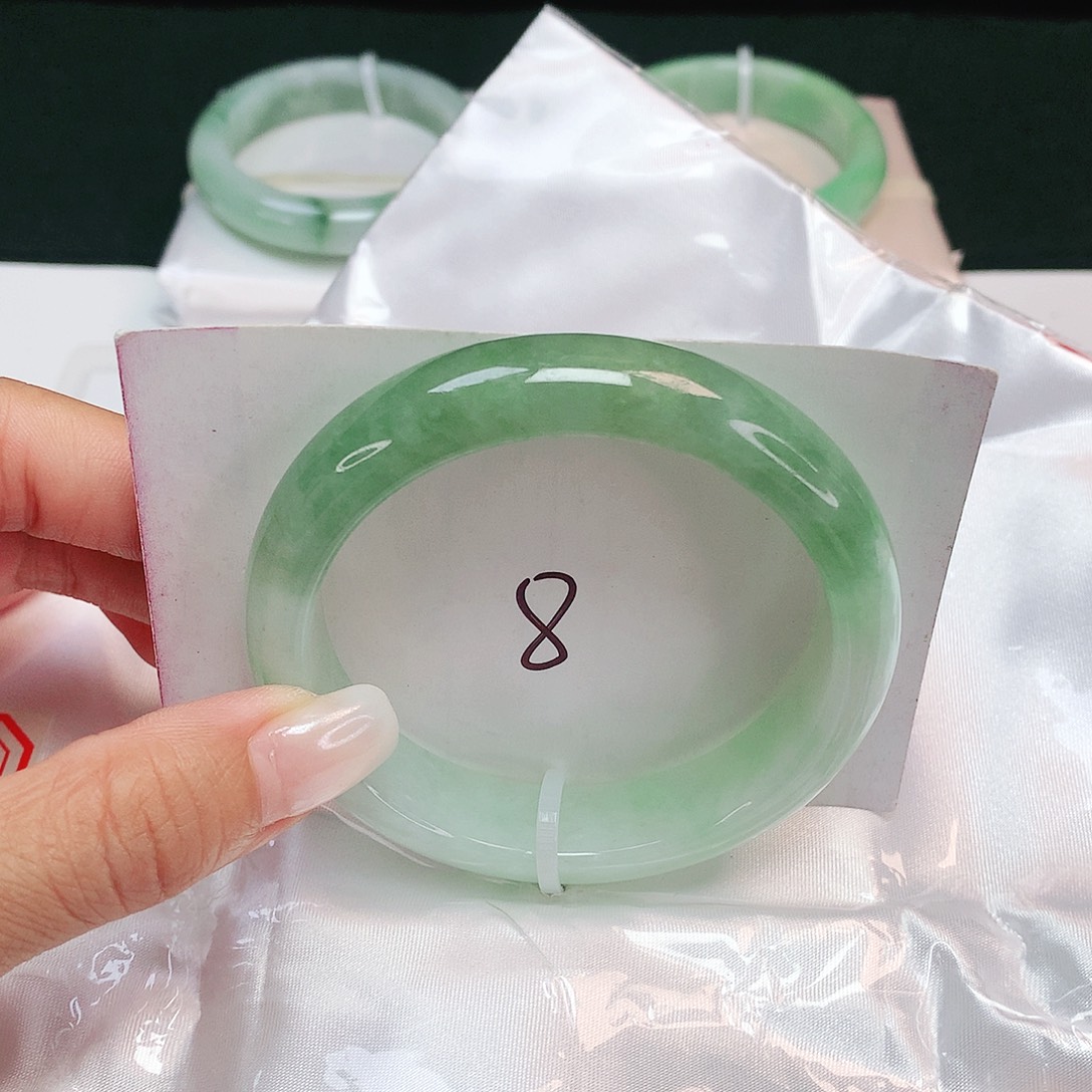 翡翠未镶嵌手镯 正圈56