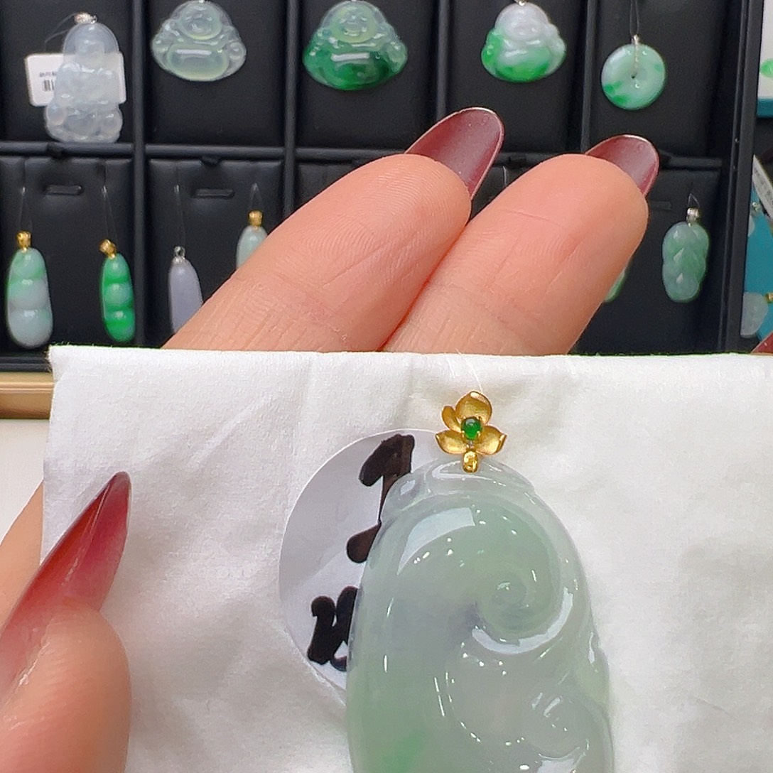 翡翠18K金镶嵌颈饰