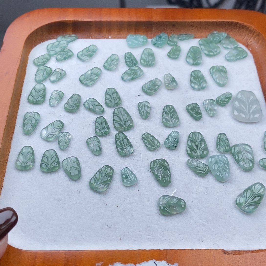 翡翠颈饰未镶嵌叶子1个