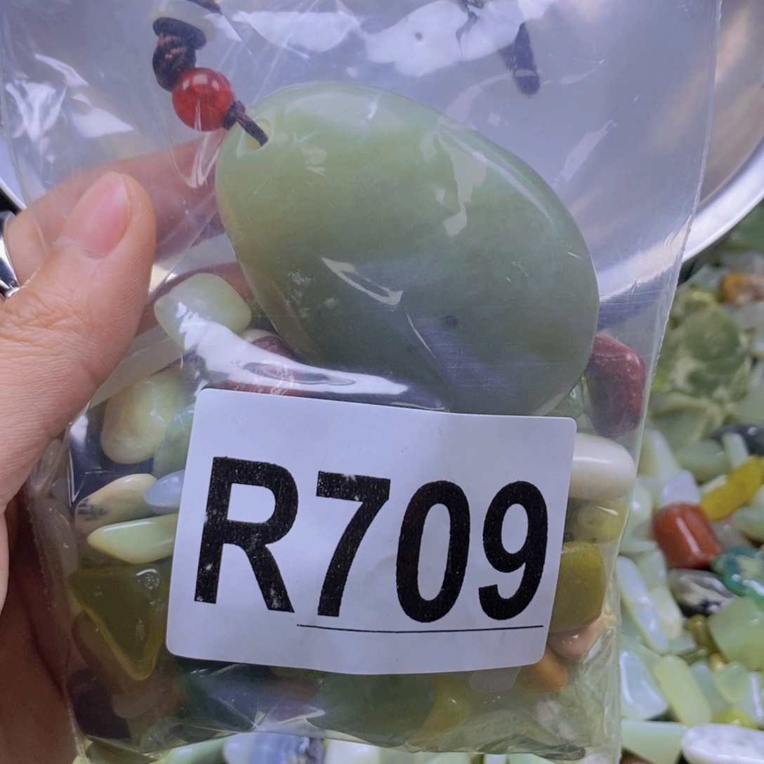 未镶嵌岫玉鱼缸石