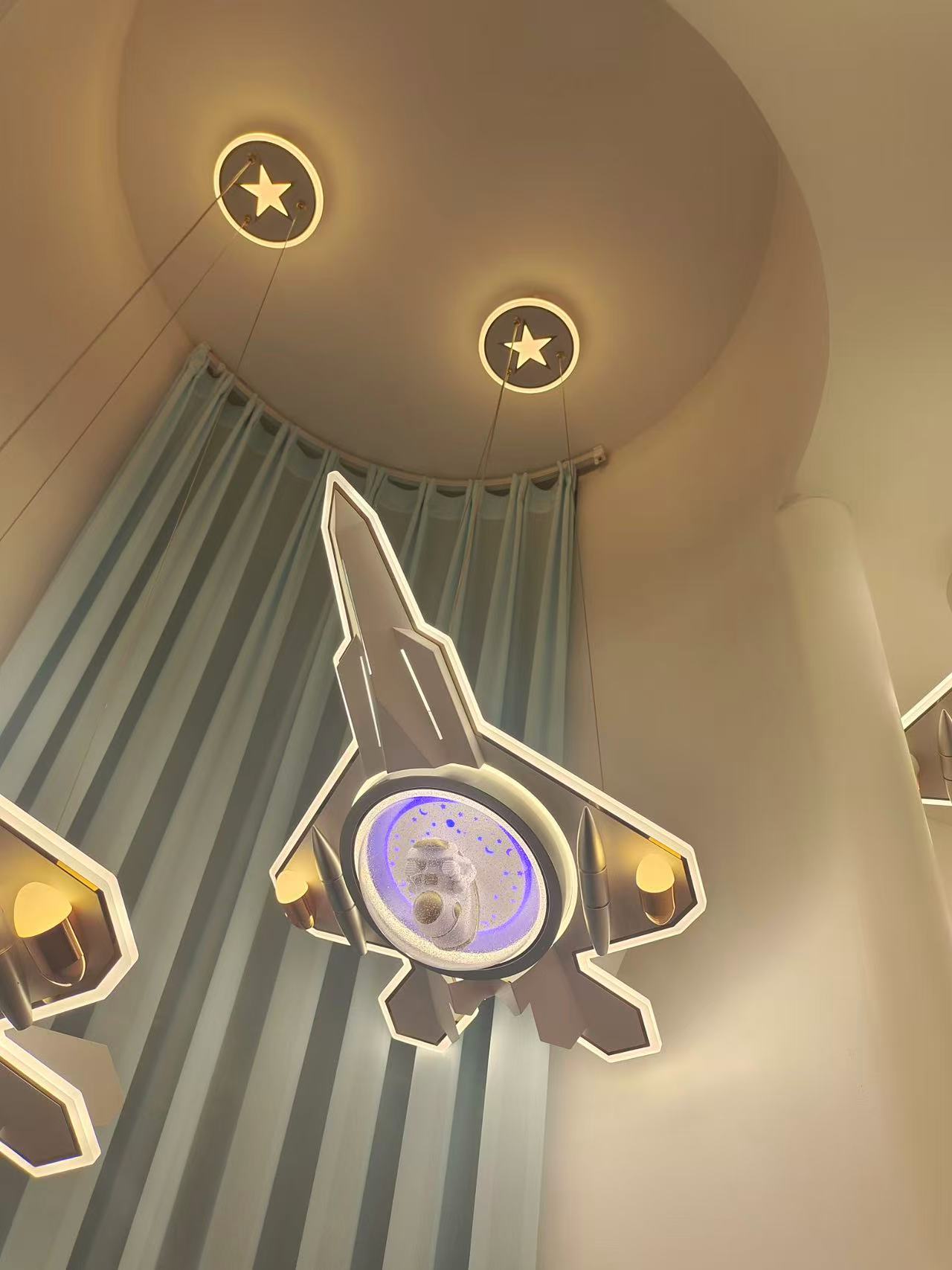 男孩女孩卧室高端 卡通造型灯装饰高亮度轻奢风吊灯现代卧室灯