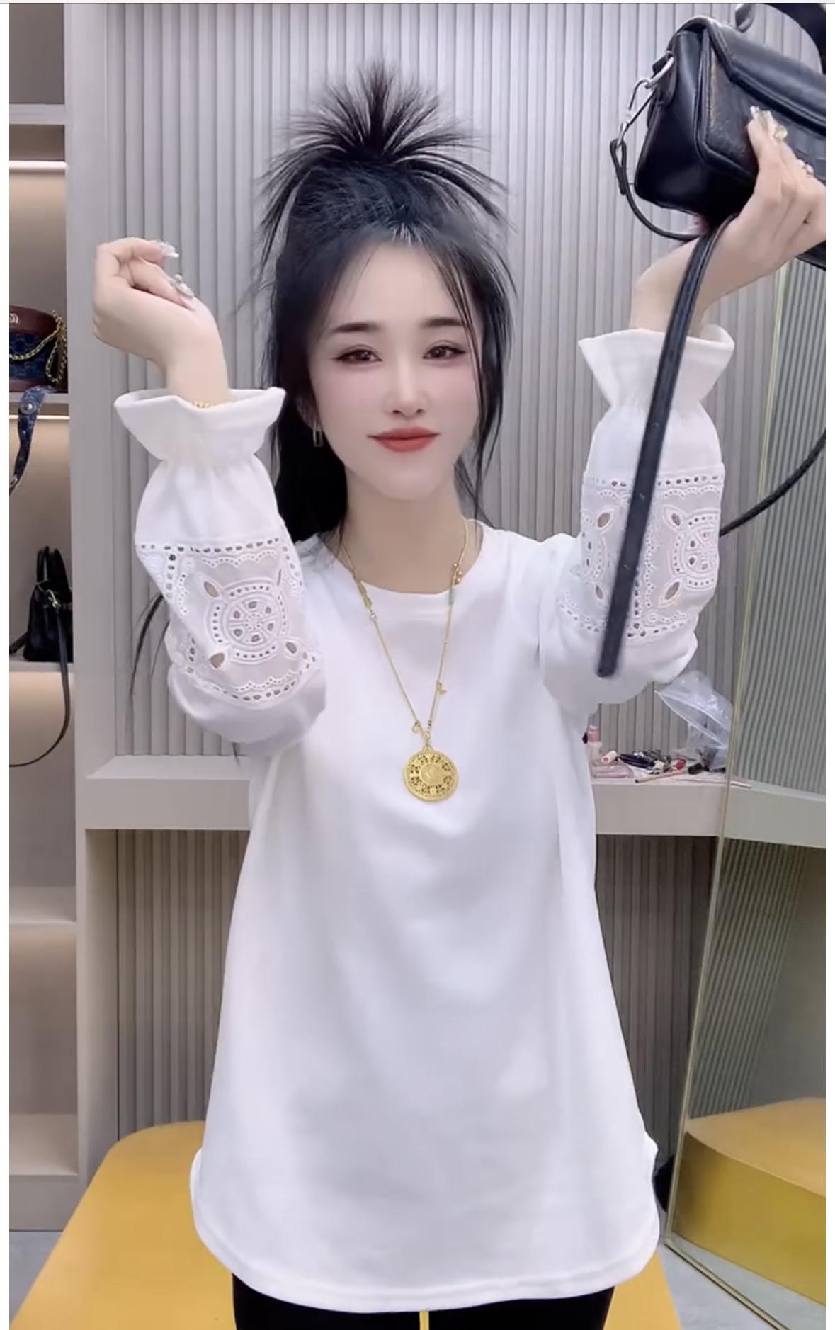 2025年春款圆领镂空荷叶袖韩版遮肉显瘦减龄