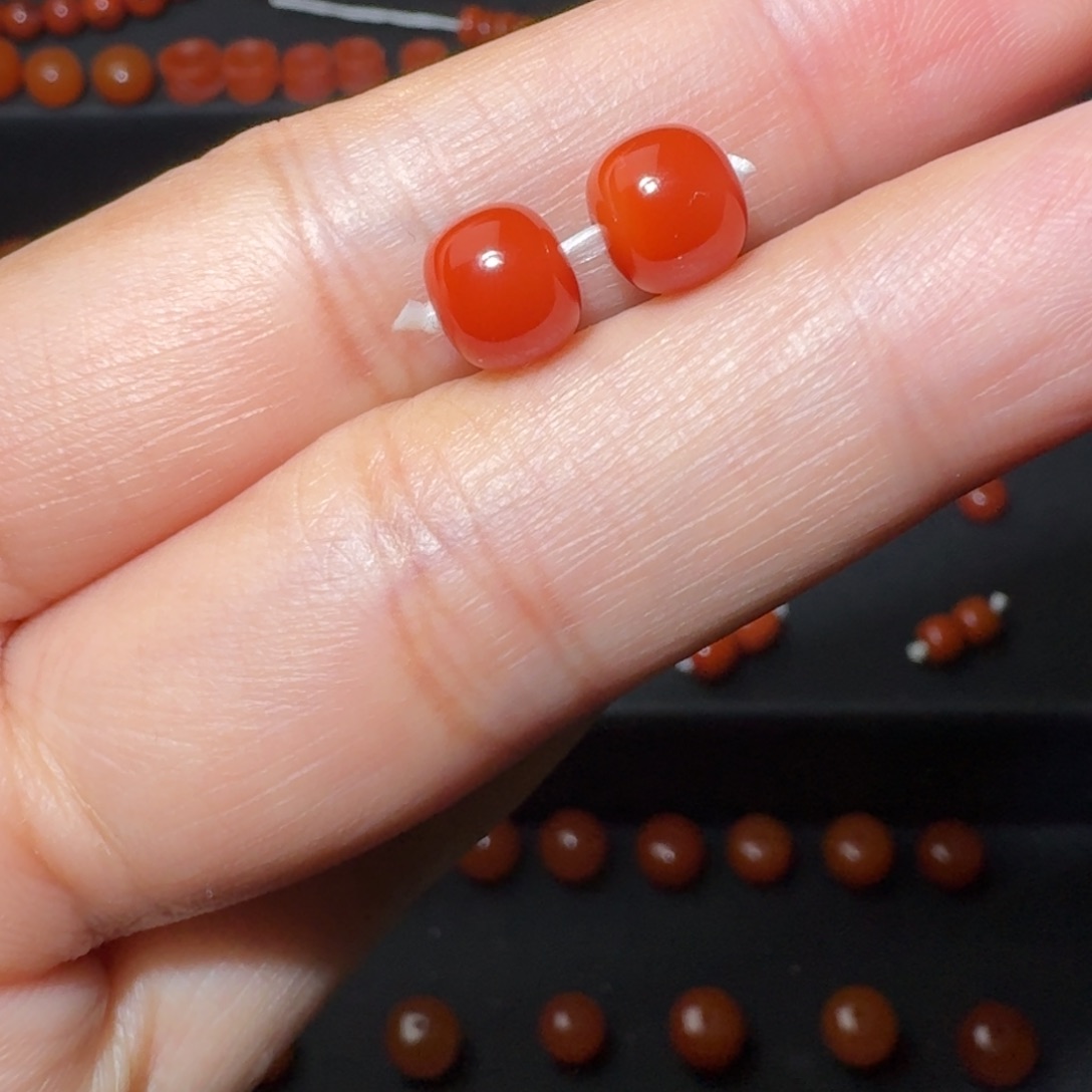 南红玛瑙未镶嵌瓦西玫锦老形对珠7.6×6.6 