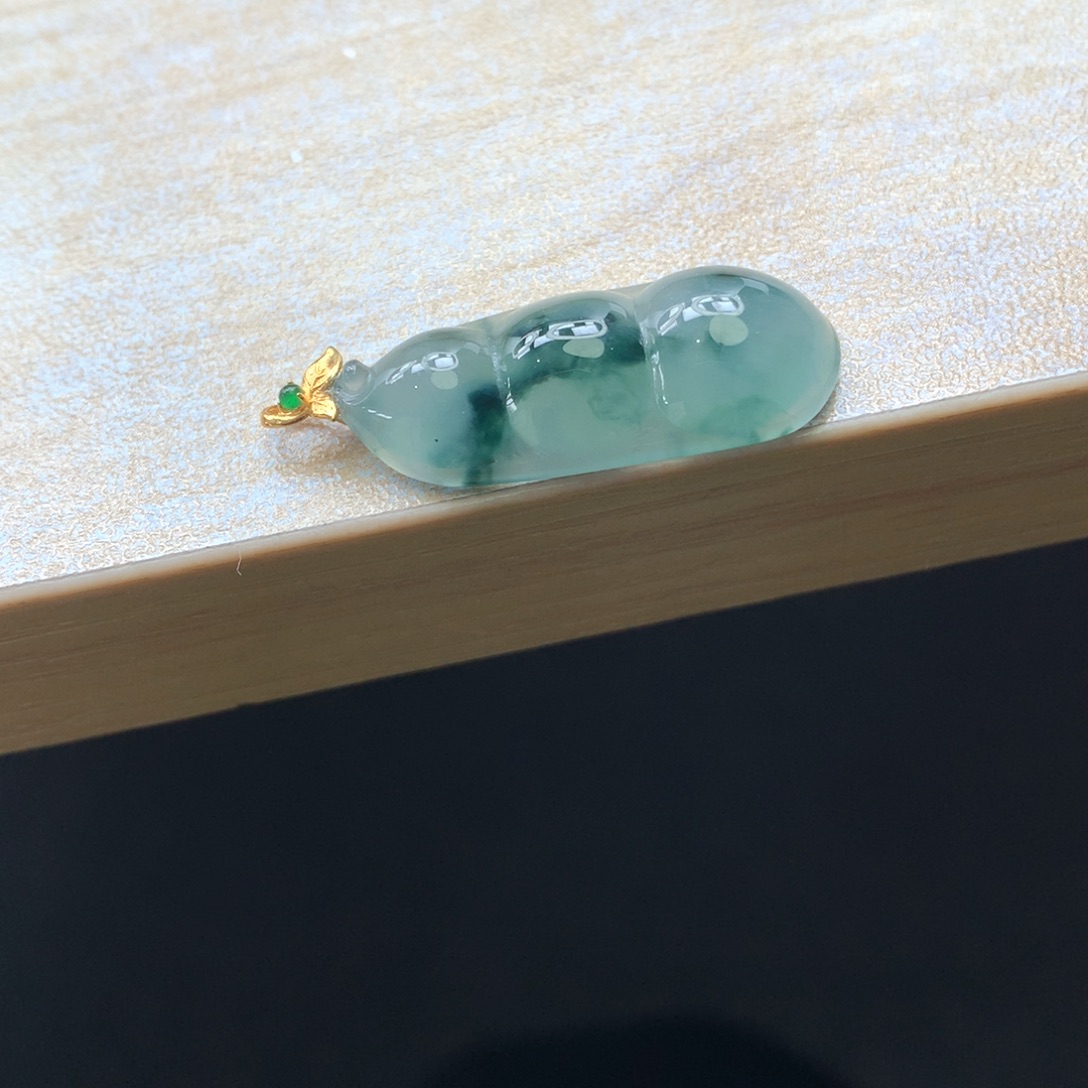 纳***雪翡翠18K金镶嵌颈饰吊坠