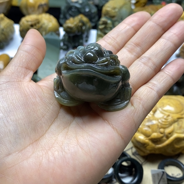 岫岩河磨玉（透闪石质玉）未镶嵌把件