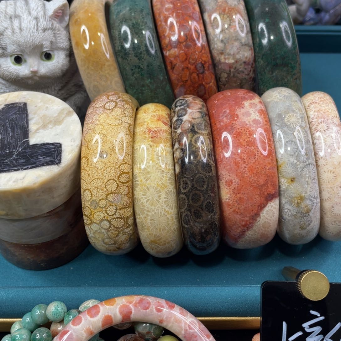 未镶嵌手镯硅化玉