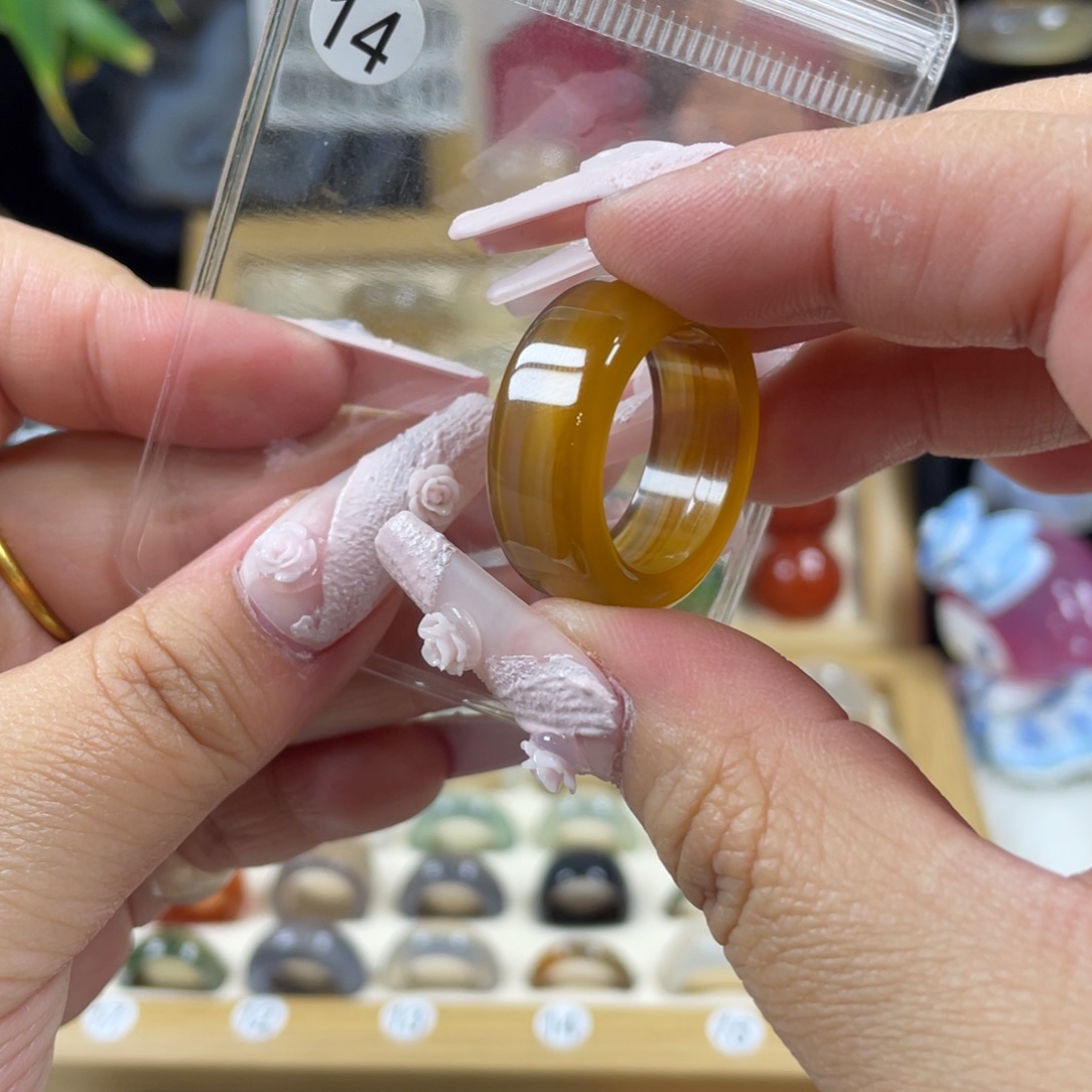 玛瑙/玉髓未镶嵌戒指14号港23直径20（非质量问题.不退不换）