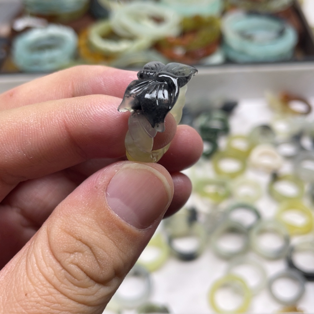 蛇纹石玉未镶嵌戒指